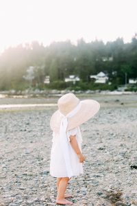 little girl wearing sunhaton beach